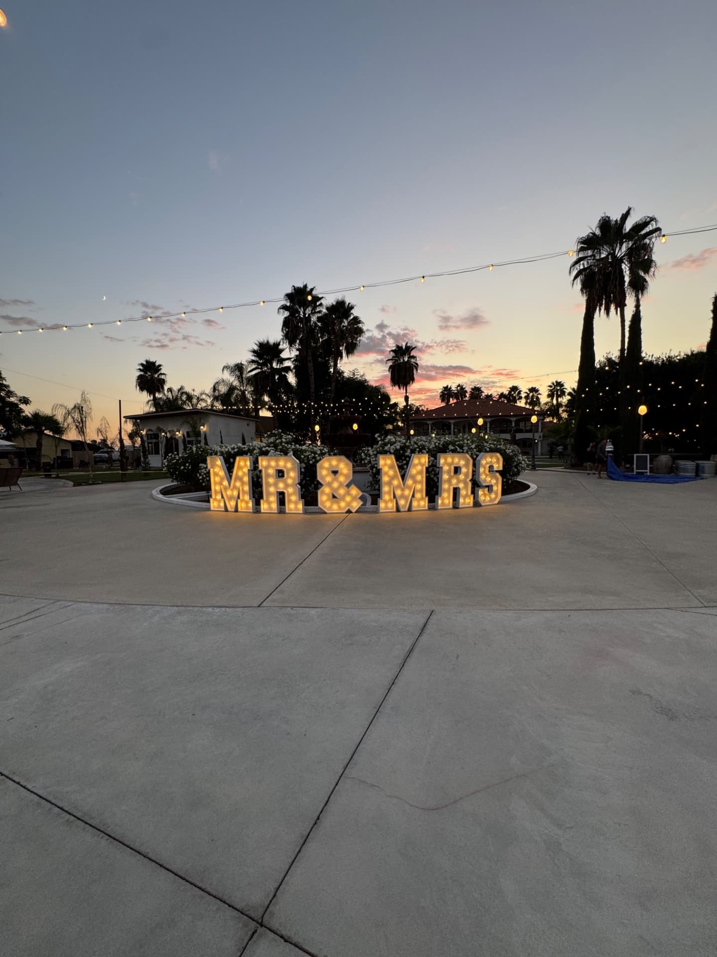 MR & MRS
